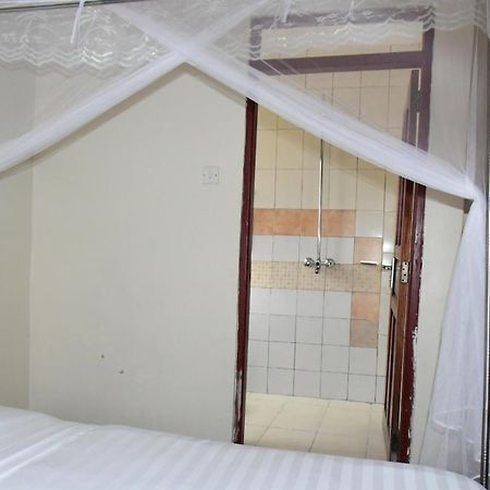 Golden Cherries Guest House Jinja Esterno foto