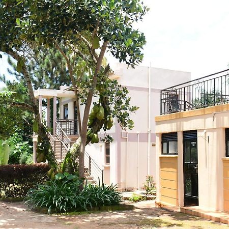 Golden Cherries Guest House Jinja Esterno foto