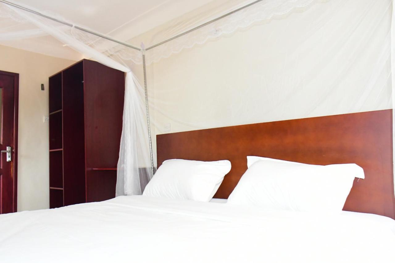 Golden Cherries Guest House Jinja Esterno foto