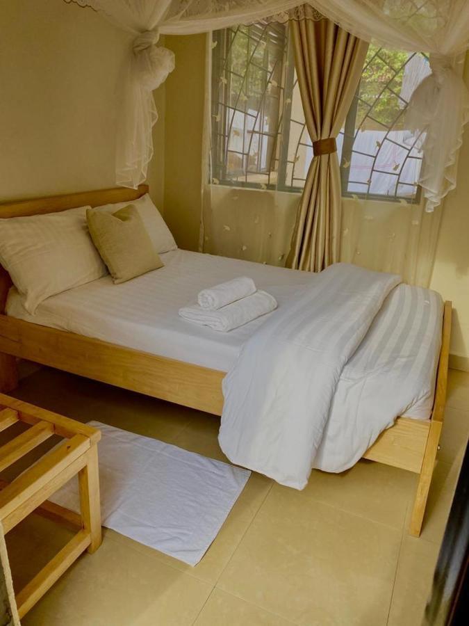 Golden Cherries Guest House Jinja Esterno foto