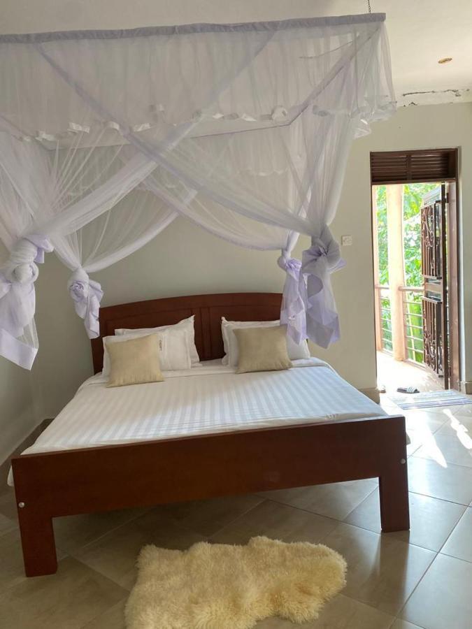 Golden Cherries Guest House Jinja Esterno foto