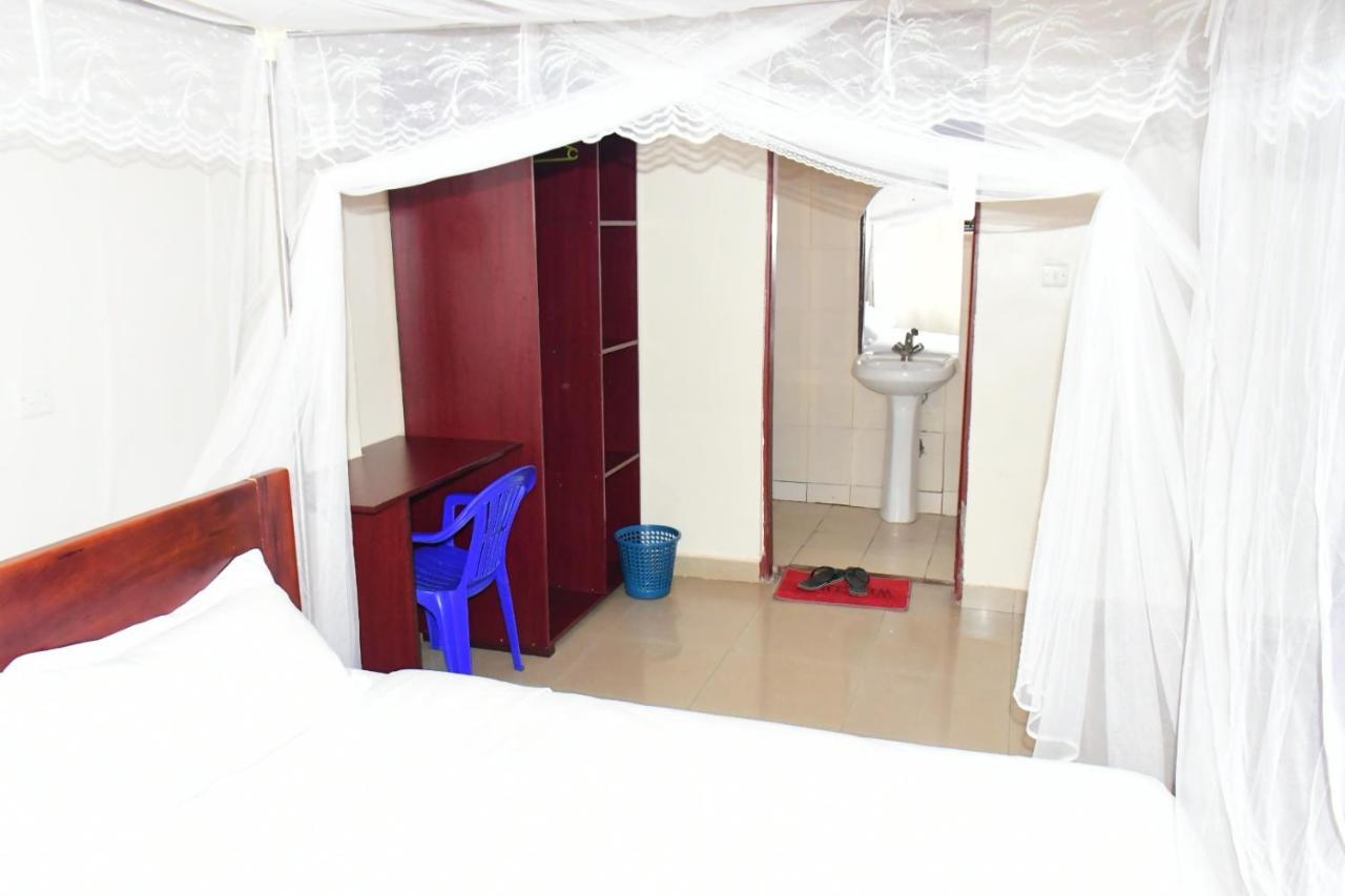 Golden Cherries Guest House Jinja Esterno foto