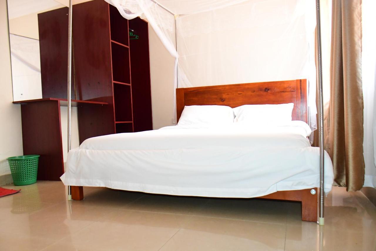 Golden Cherries Guest House Jinja Esterno foto