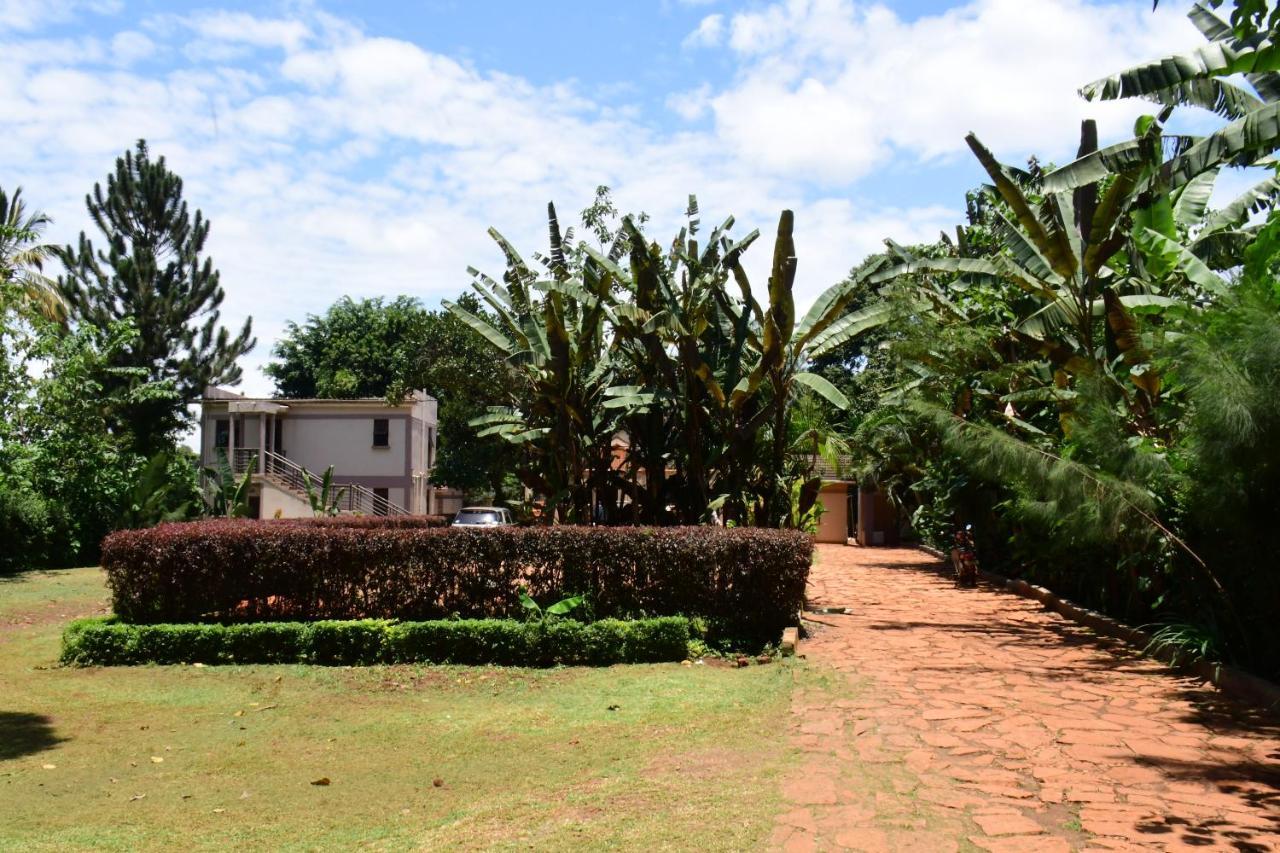 Golden Cherries Guest House Jinja Esterno foto