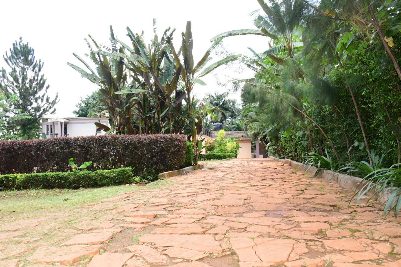Golden Cherries Guest House Jinja Esterno foto