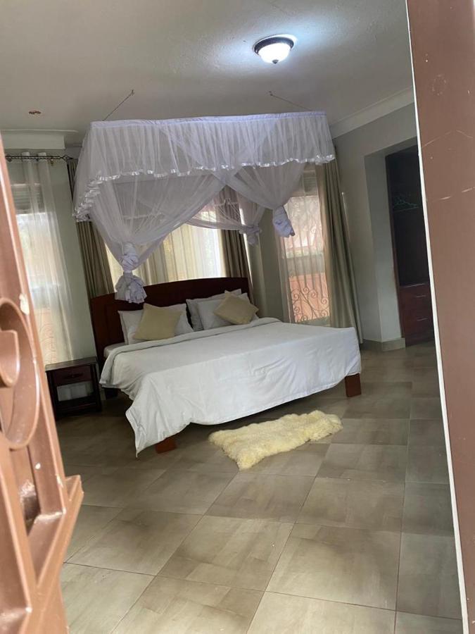 Golden Cherries Guest House Jinja Esterno foto