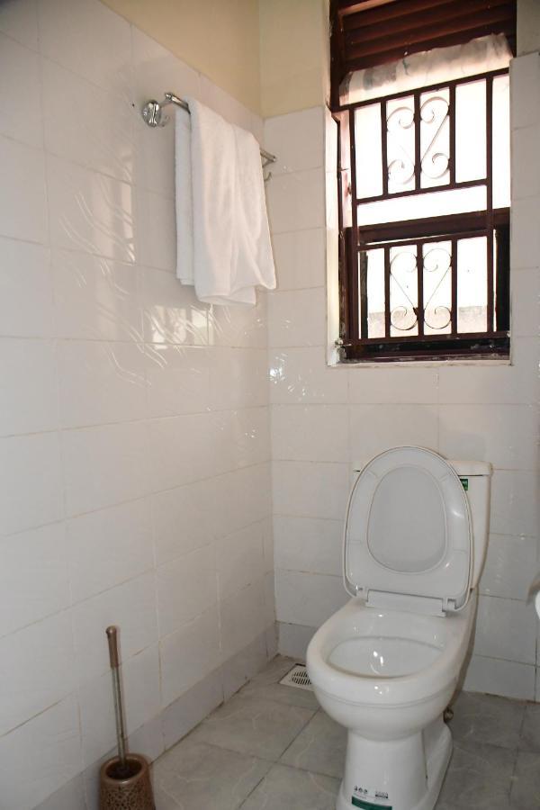 Golden Cherries Guest House Jinja Esterno foto