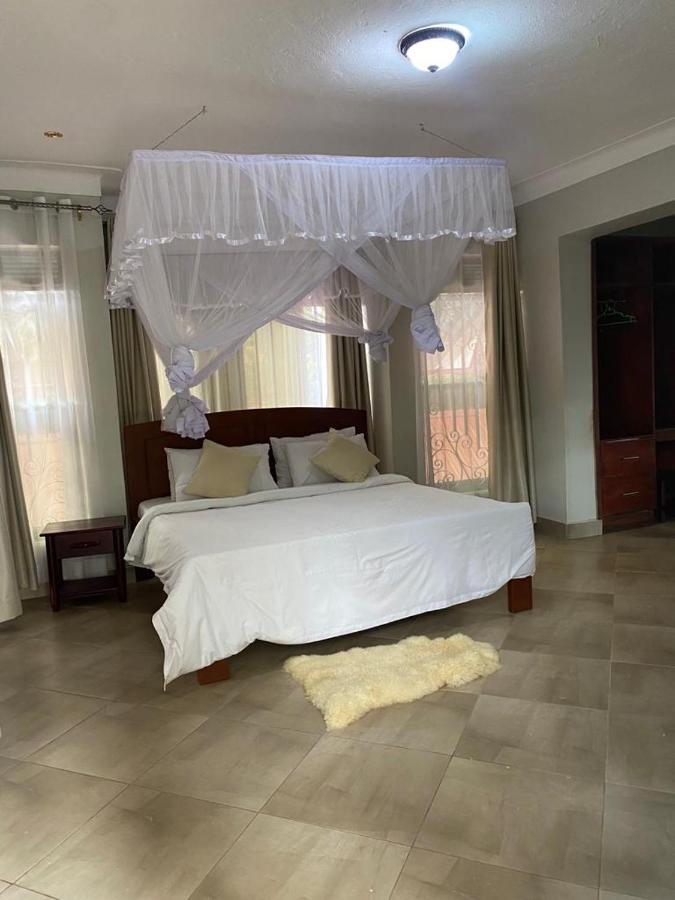 Golden Cherries Guest House Jinja Esterno foto