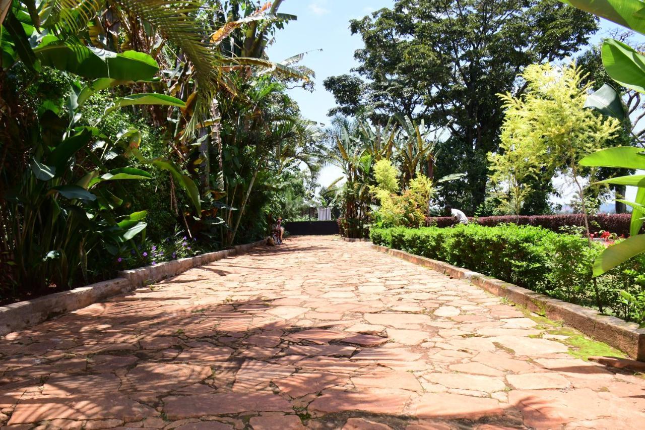 Golden Cherries Guest House Jinja Esterno foto