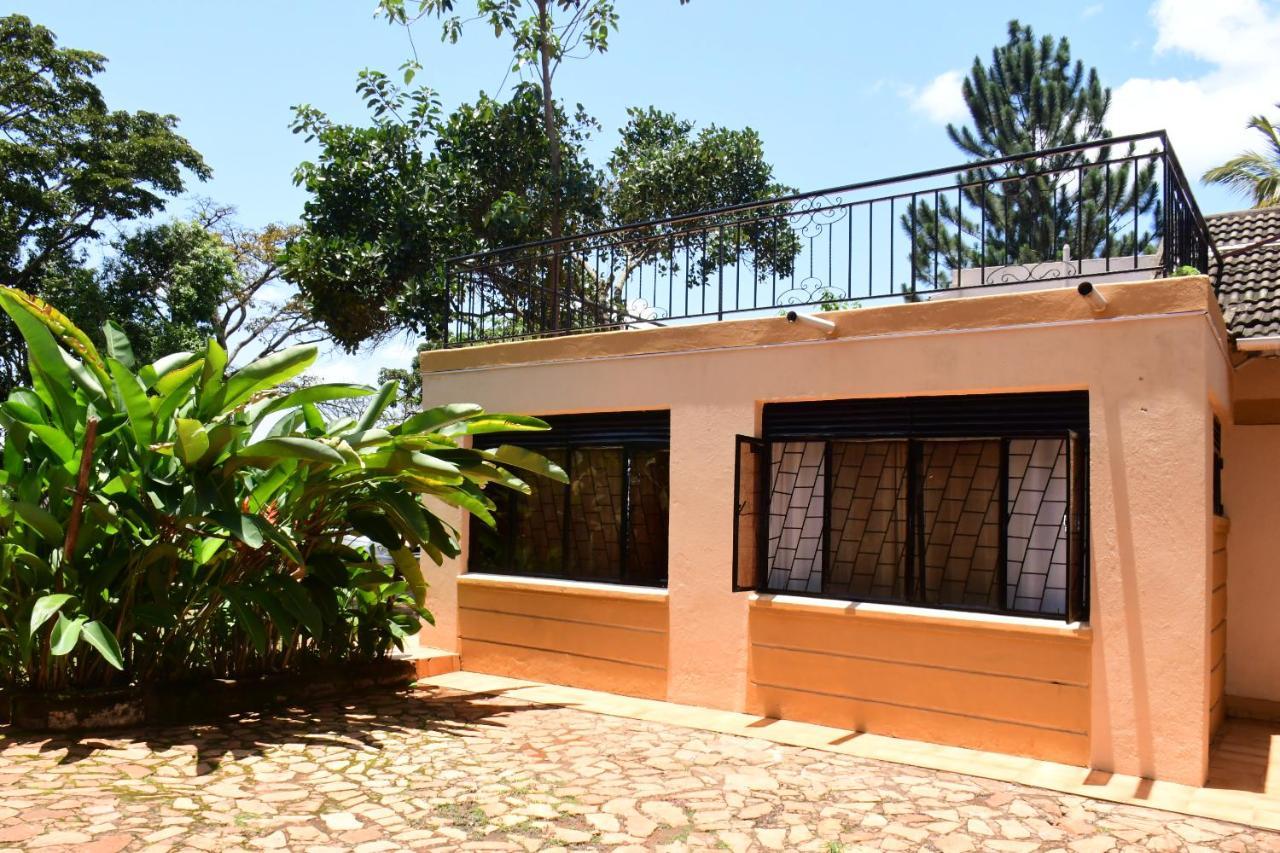 Golden Cherries Guest House Jinja Esterno foto
