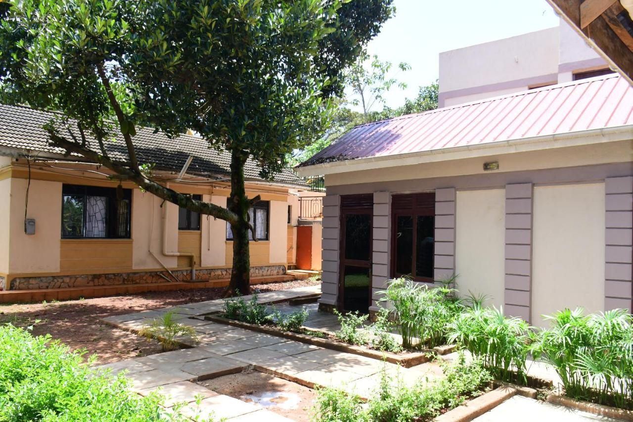 Golden Cherries Guest House Jinja Esterno foto