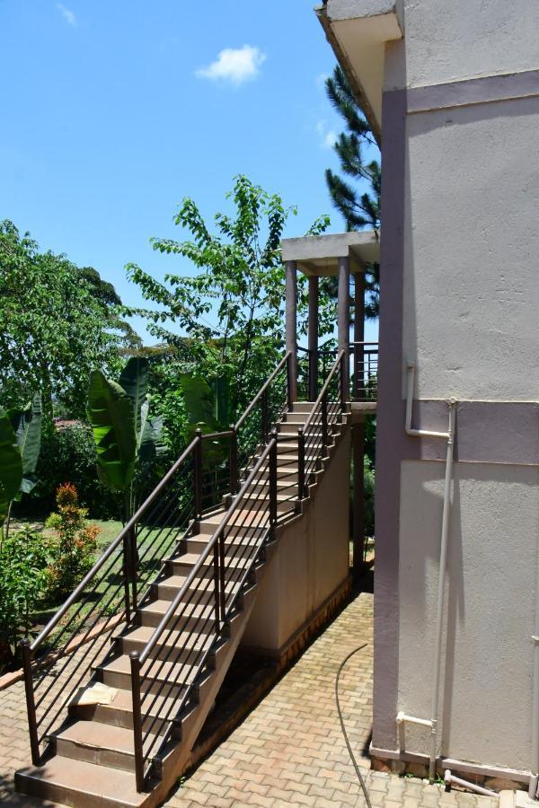 Golden Cherries Guest House Jinja Esterno foto