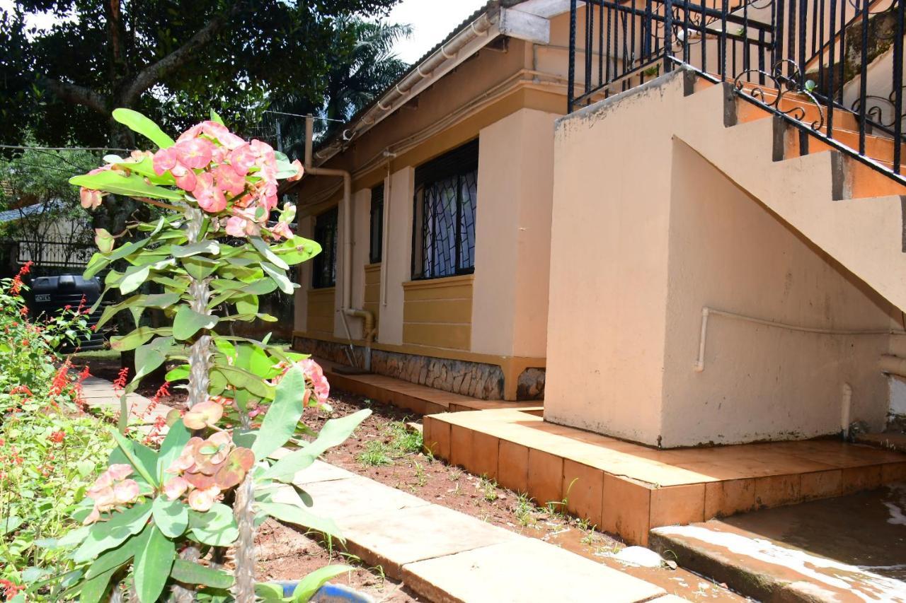 Golden Cherries Guest House Jinja Esterno foto
